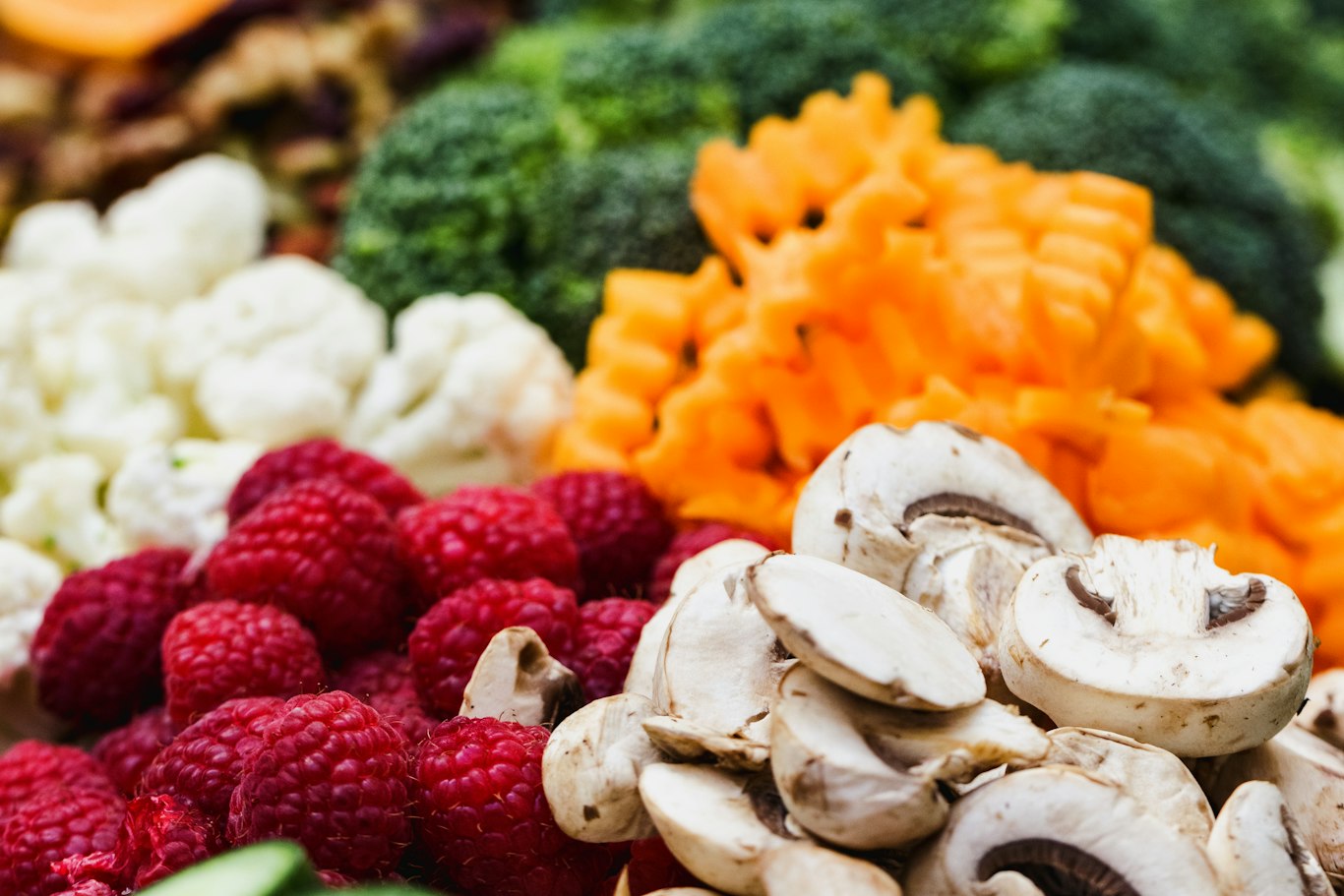 Fresh vegetables and berries that are good foods for your teeth